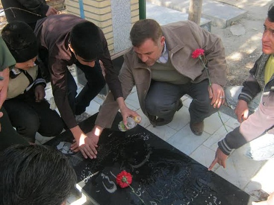 غبار روبی گلزار شهدای روستای کوهانی نهاوند