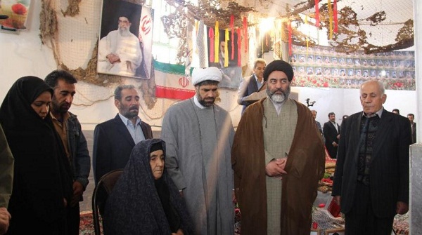 یادواره شهید خزایی با عنوان سرباز روح‌الله در روستای بره فراخ نهاوند برگزار شد/ تصاویر